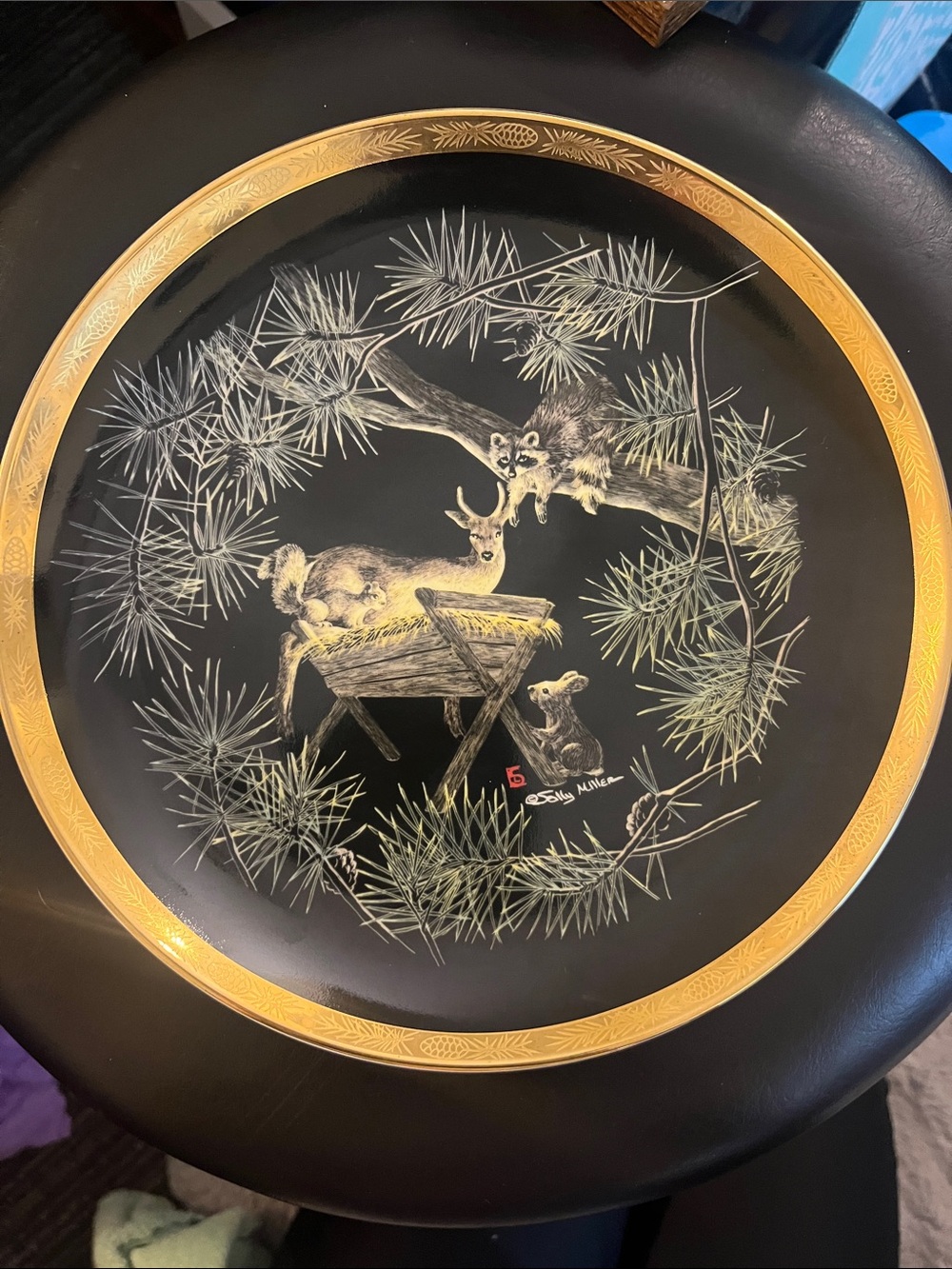 Black and Gold Decorative Wall Plate 437 Wildlife Scene “ They came to adore “
